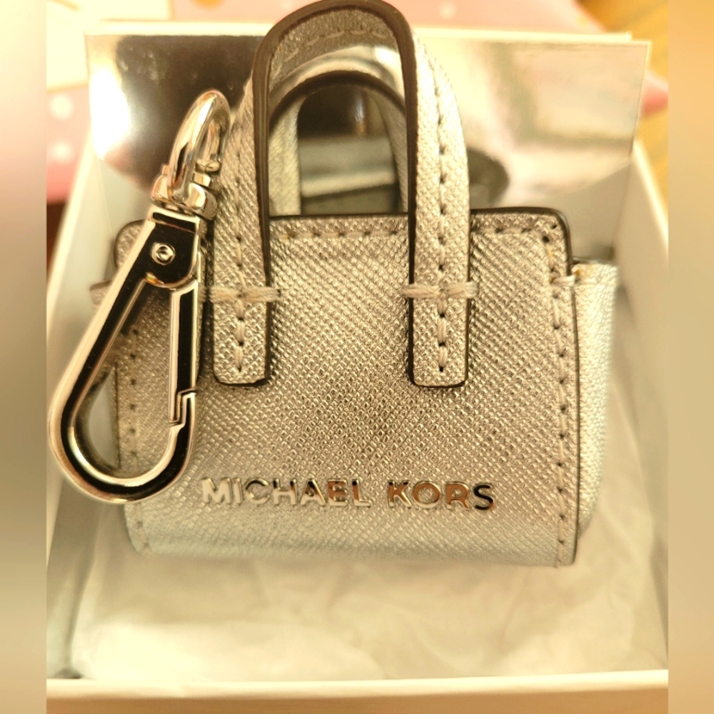 NEW MICHAEL KORS KEY CHAIN